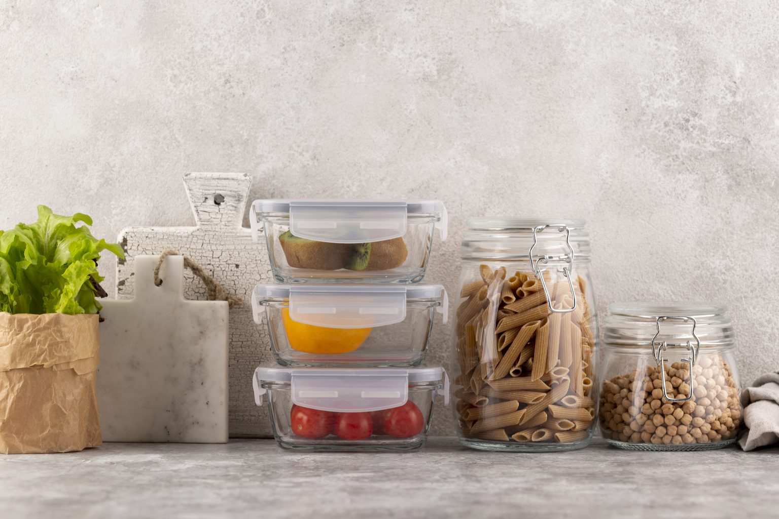 Glass vs. Plastic: Choosing the Right Container for Smarter Food Storage Food Storage