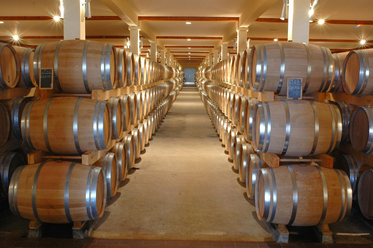 The Role of Barrel Types in Flavor Innovation in Whisky Production