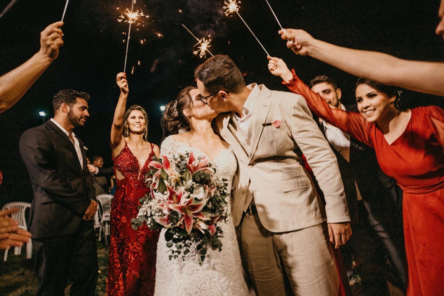 Tips for Feeling Comfortable and Stylish All Day at a Wedding