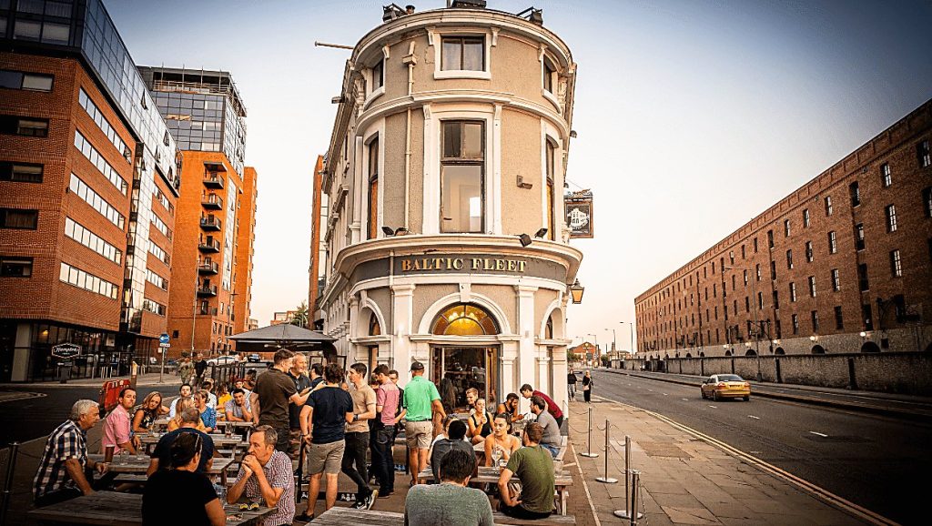 High Street Turnover: UK Restaurant Openings and Closures Market Roundup Modern restaurant exterior on a UK high street showing diners seated inside. UK restaurant closures and openings
